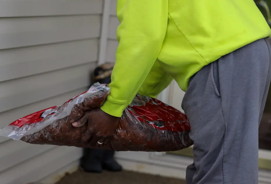 bagged mulch vs bulk mulch 